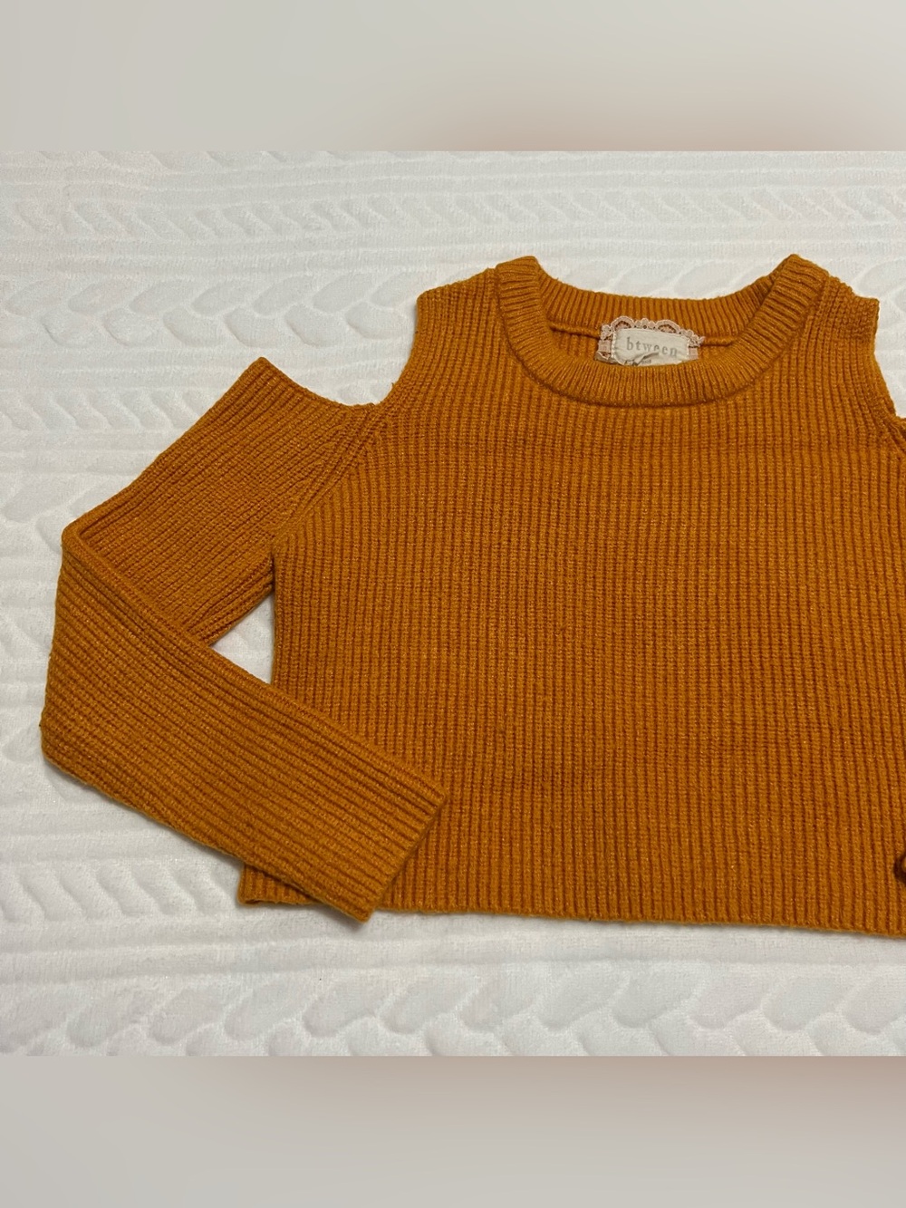 💗 Btween - Girls Cut-Out Shoulder Ribbed Cropped Sweater - Picture 2 of 7
